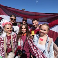 ФОТО. Десант латвийских фанов прибыл в Тампере поддержать сборную на ЧМ