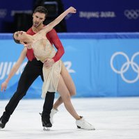 Французы c мировым рекордом выиграли Олимпиаду в танцах на льду, россияне — вторые