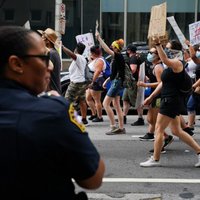 Protesti ASV: pēc aizvainojoša virsraksta no amata atkāpjas 'Philadelphia Inquirer' galvenais redaktors