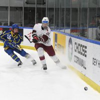 Latvijas U-18 hokeja izlase Pasaules junioru izaicinājuma turnīrā cieš sagrāvi pret ASV izlasi