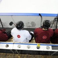 Latvijas hokeja izlasē gatavošanās sākumposmā iespēju sevi parādīt dos junioriem