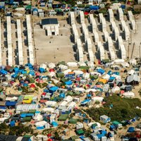 Олланд пообещал ликвидировать лагерь для беженцев в Кале