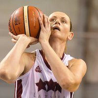 Latvijas izlases basketbolistes treniņspēlē sagrauj Grieķiju