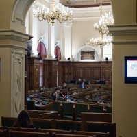 Vairākums partiju balsojumā izlemj par deputātu izvietojumu Saeimas zālē; 'Progresīvie' nepiekrīt