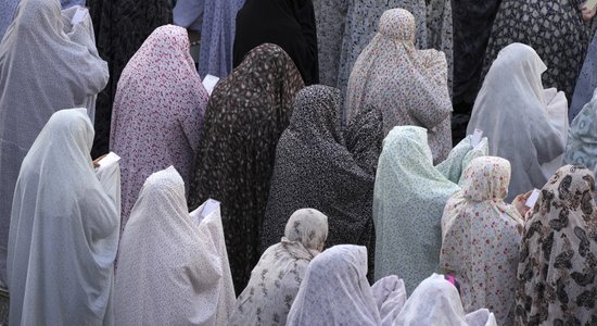 "О хиджабе и целомудрии". Власти Ирана приняли закон, предусматривающий 10 лет тюрьмы за непокрытую голову