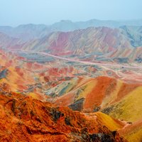 Dabas fenomens Ķīnā – krāsainā kalnu ieleja 'Zhangye Danxia' dabas parkā