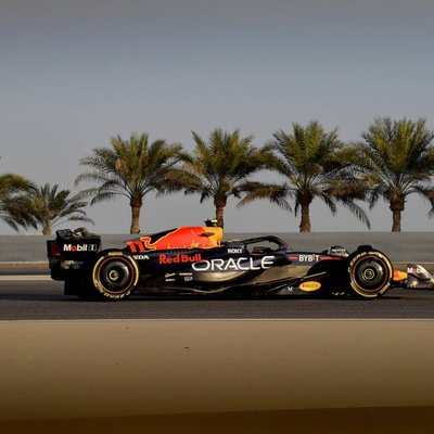 F-1 sezonas pirmajos treniņos ātrākie 'Red Bull' piloti un Alonso