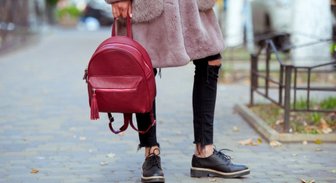 Удобная мода: лучшие образы со стильными рюкзаками