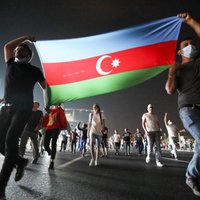 ФОТО, ВИДЕО: На митинге в Баку тысячи человек призывали к военному конфликту с Арменией