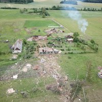 ВИДЕО: В Балвском крае смерч разрушил здание