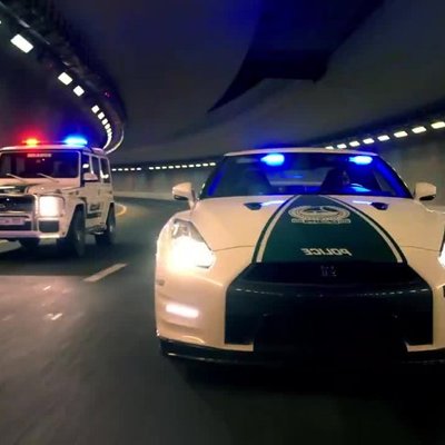 Video: Dubaijas policija atkal izrāda savu lepno auto parku