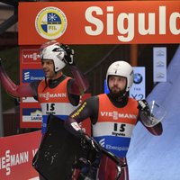 Latvijas divnieku ekipāžām kamaniņu sportā dubultuzvara Sprinta kausā Siguldā