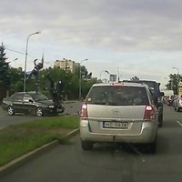 Šausminošā motocikla avārija Purvciemā: Abi cietušie tikuši cauri ar sasitumiem