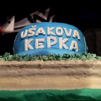 Мэру Риги разрешили зарегистрировать торговый знак "Кепка Ушакова"