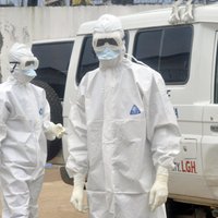Skotijā fiksē Ebolas vīrusu mediķei, kura atgriezusies no Āfrikas