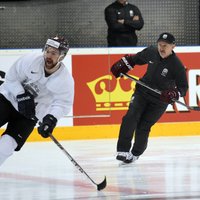 Latvijas hokeja izlase 22 vīru sastāvā ar intensīvu treniņu briest cīņai pret Zviedriju