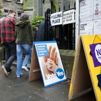 Lielbritānijas laikraksti Skotijas referendumu sagaida ar dramatiskiem virsrakstiem