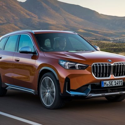 BMW prezentējis jauno 'X1' un tā elektrisko versiju 'iX1'