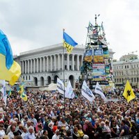 Майдан потребовал досрочных выборов в Верховную раду