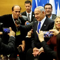 Netanjahu atsauc lēmumu par aizsardzības ministra atlaišanu