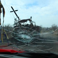 Ekskluzīva reportāža: 'Delfi' Širokinē piedzīvo 'opolčencu' artilērijas apšaudi