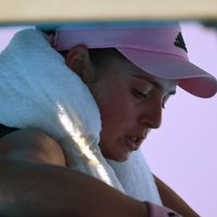 Australian Open: Шарапова за час разгромила Дарт, Остапенко проиграла