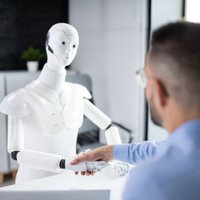 Darba intervijas sāk vadīt roboti; ne vienmēr tas ir patīkami