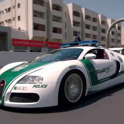 Video: Dubaijas policija demonstrē savu glauno autoparku