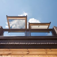Какие окна ставить в дом и квартиру: пластиковые, деревянные или алюминиевые?