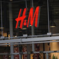 Arī otrā 'H&M' veikala atklāšanu sagaidījuši pircēju pūļi