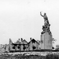 Atskats vēsturē: Latvijas romu traģēdija, Rēzeknes nopostīšana un lietuviešu varoņi Kurzemē