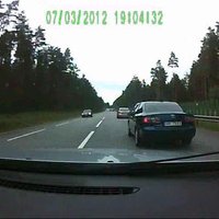 Autovadītājs: Kā mēs ar džipu nepacietīgu 'Mazdu' nomierinājām (video)