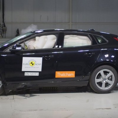 'Volvo V40' kļuvis par 'EuroNCAP' triecienu testu rekordistu