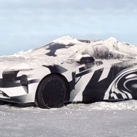 Video: Radīts automobilis, kas pats nopurina sniegu