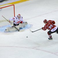 Nosaukti jaunās KHL sezonas pirmie labākie spēlētāji