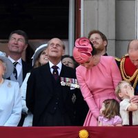 Foto: Lielbritānija un karaliskā ģimene bauda 'Krāsu maršu'