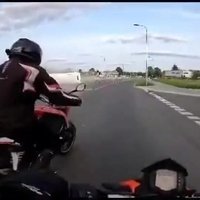 Video: Rēzeknē motociklists acu priekšā iemūžina divu auto avāriju