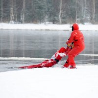 Otrdien Buļļupē ugunsdzēsēji izglābuši ledū ielūzušu cilvēku