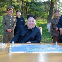 'Visa pasaule izskatās tik skaista', palaižot ballistisko raķeti, secina Kims Čenuns