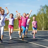Kā motivēt bērnus sportot: noslēpumos dalās olimpietis un daudzbērnu tēvs Mārtiņš Pļaviņš