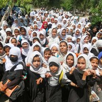 Afganistānā sākumskolās saindētas aptuveni 80 skolnieces