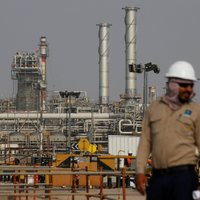 Koronavīruss un Saūda Arābija izraisa strauju naftas cenu kritumu