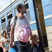 Bēgļi Latvijā: IeM redz riskus saistībā ar bēgļu izmitināšanu 'pusceļa mājā'