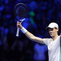 Sinners kļūst par pirmo itāliešu tenisistu 'ATP Finals' pusfinālā