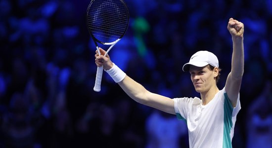 Sinners kļūst par pirmo itāliešu tenisistu 'ATP Finals' pusfinālā