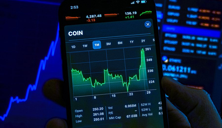 Bitcoin Dominates Cryptocurrency Market with over 50% Market Share