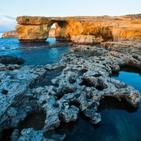 Sabrucis un nebūtībā zudis slavenais Azūra logs Maltā