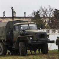 Krievu karavīri triecienā ieņem Ukrainas robežsargu posteni Krimā