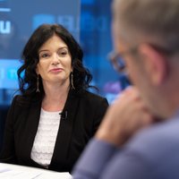 'Delfi TV ar Jāni Domburu' viesojas labklājības ministra amatam virzītā Petraviča. Pilns sarunas teksts