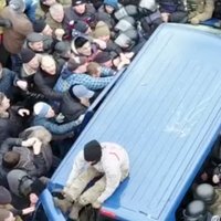 Video: Kā atbalstītāji atbrīvoja tikko savaņģoto Saakašvili